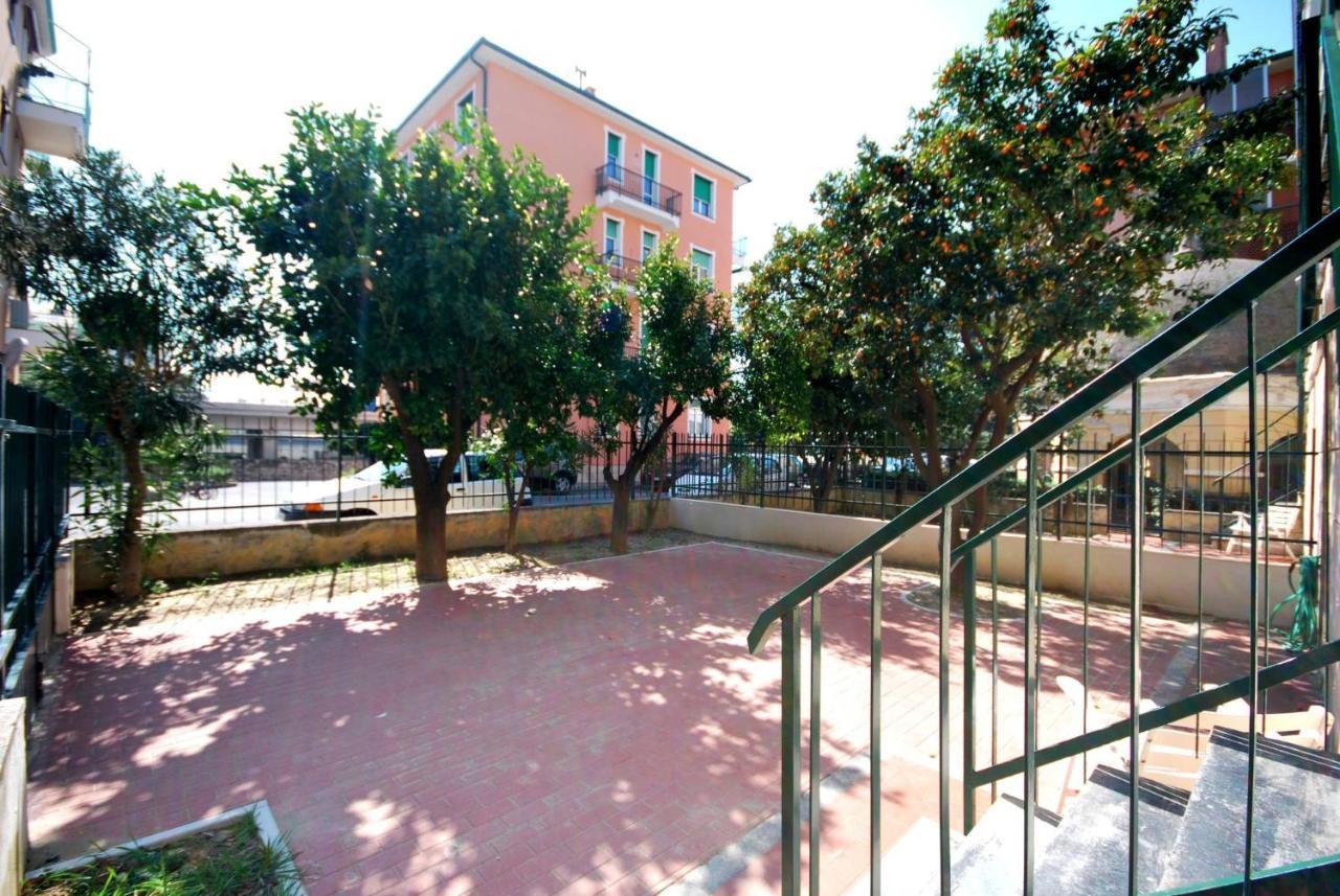 Appartamenti Con Giardino E Posto Auto Per Famiglie Finale Ligure Exteriör bild