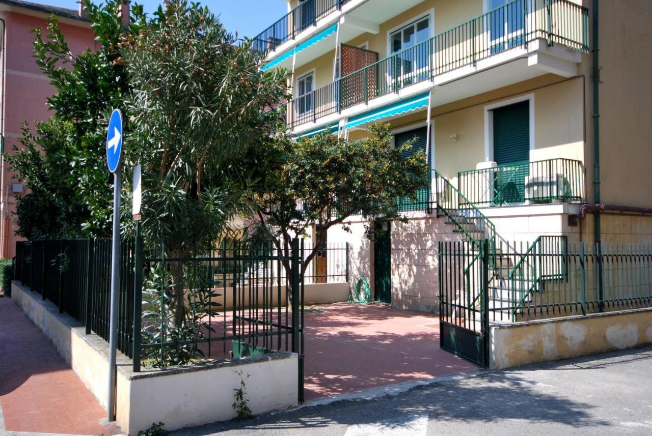 Appartamenti Con Giardino E Posto Auto Per Famiglie Finale Ligure Exteriör bild