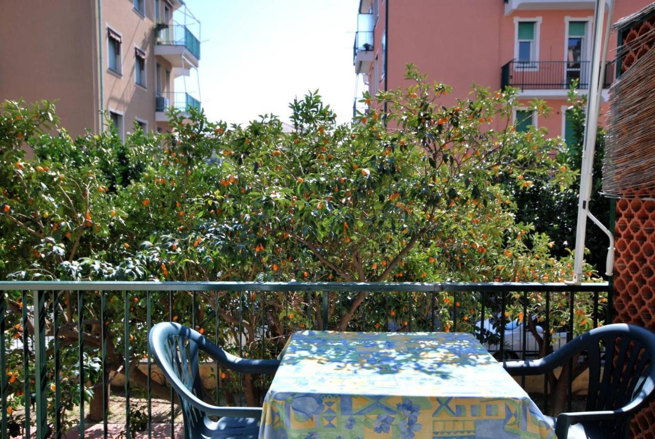 Appartamenti Con Giardino E Posto Auto Per Famiglie Finale Ligure Exteriör bild