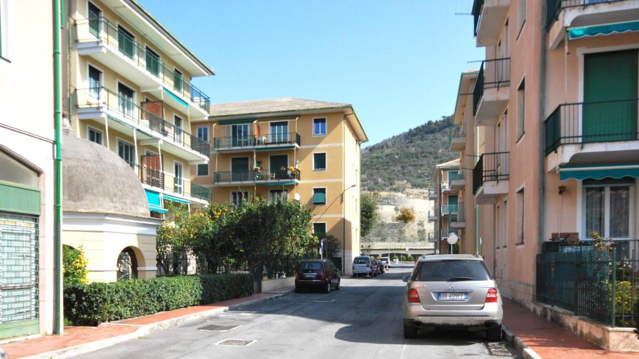 Appartamenti Con Giardino E Posto Auto Per Famiglie Finale Ligure Exteriör bild