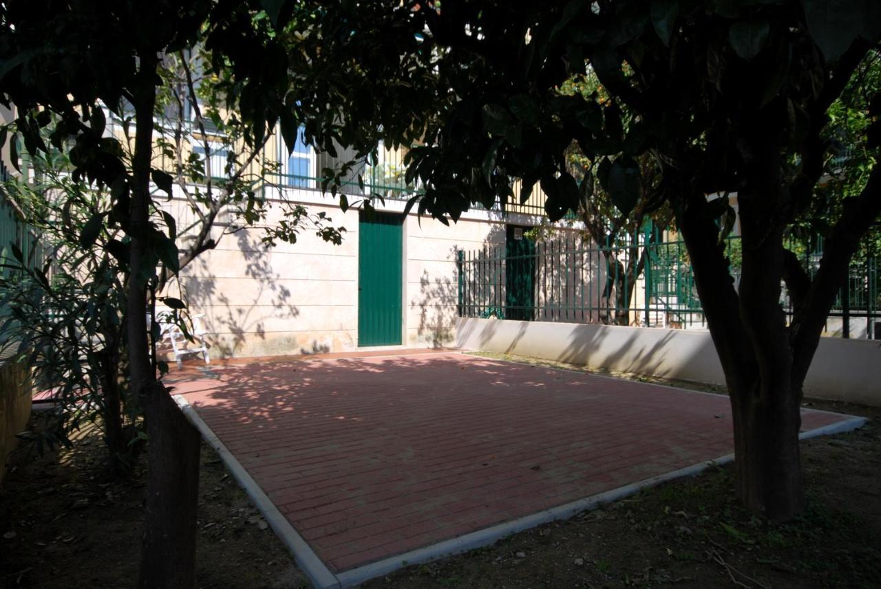 Appartamenti Con Giardino E Posto Auto Per Famiglie Finale Ligure Exteriör bild