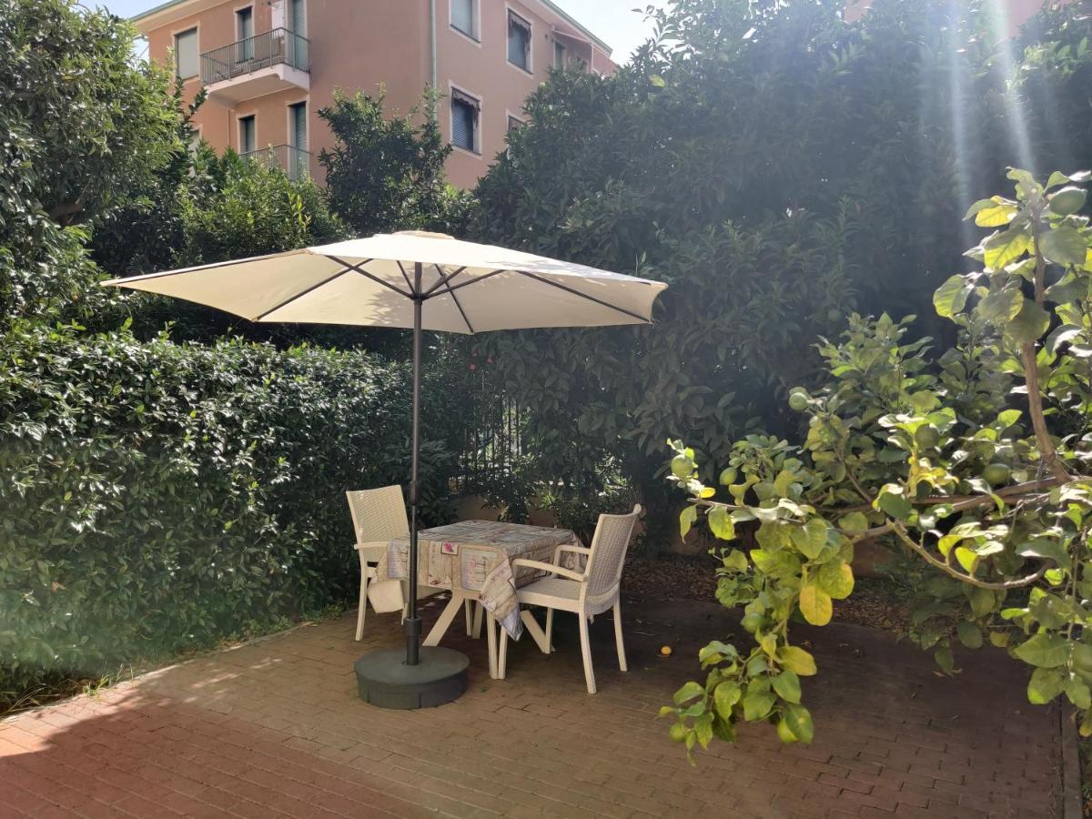 Appartamenti Con Giardino E Posto Auto Per Famiglie Finale Ligure Exteriör bild